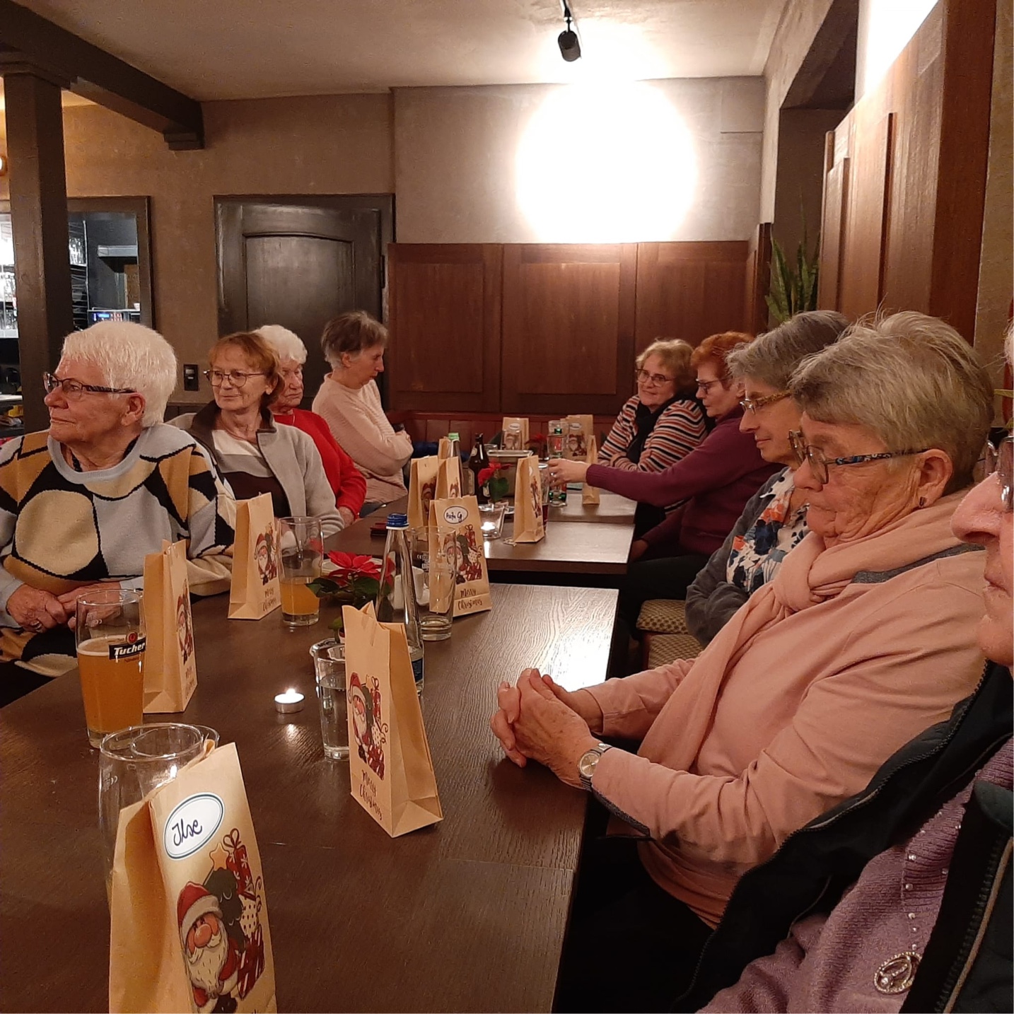 Weihnachtlicher Jahresabschluss der Gymnastikgruppe Rollhofen